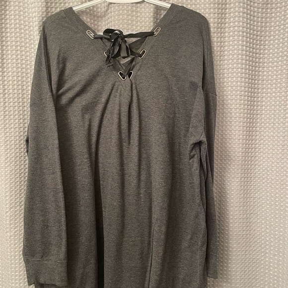 Maurices sz 2 cute oversized gray lace up back lightweight sweatshirt - Picture 2 of 4